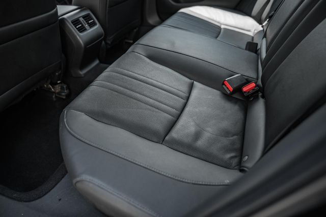 Vehicle image 12 of 40