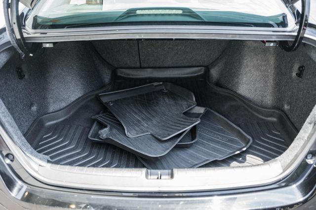 Vehicle image 10 of 40