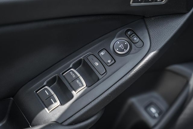 Vehicle image 35 of 40