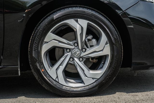 Vehicle image 9 of 40