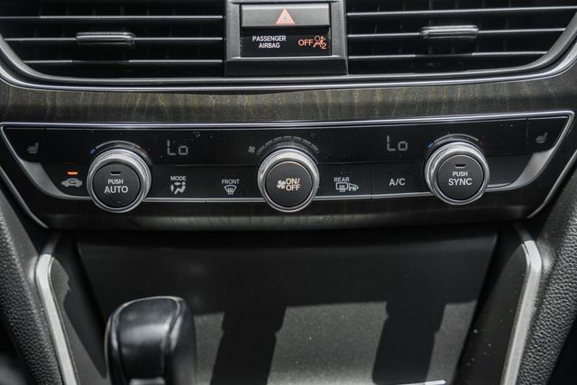 Vehicle image 23 of 40