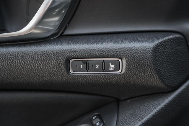 Vehicle image 24 of 40