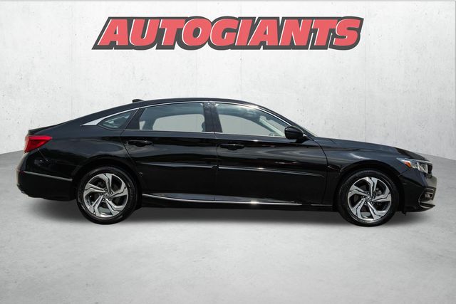 Vehicle image 3 of 40