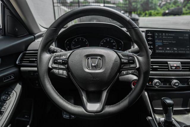 Vehicle image 31 of 40