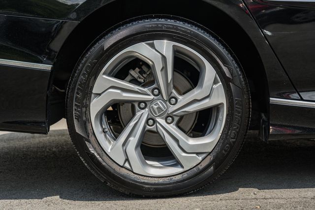 Vehicle image 8 of 40