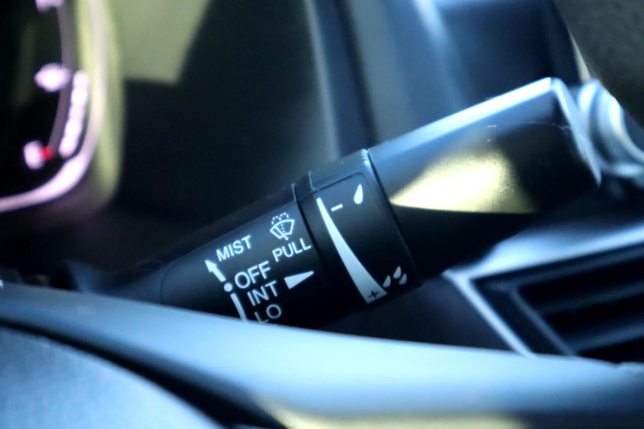 Vehicle image 33 of 38