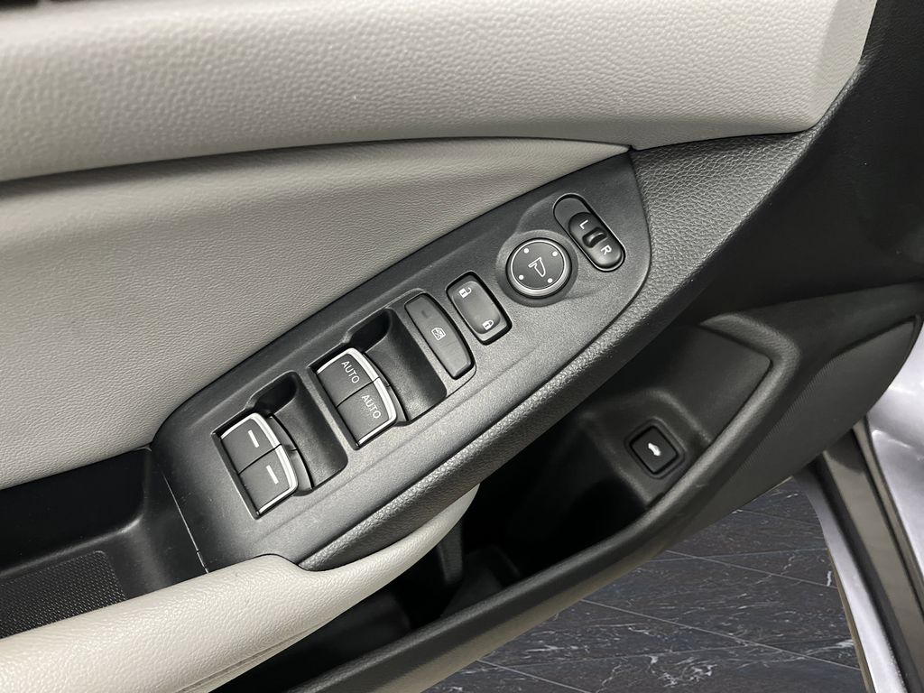 2019 Honda Accord LX 1.5T Image 28 of 34