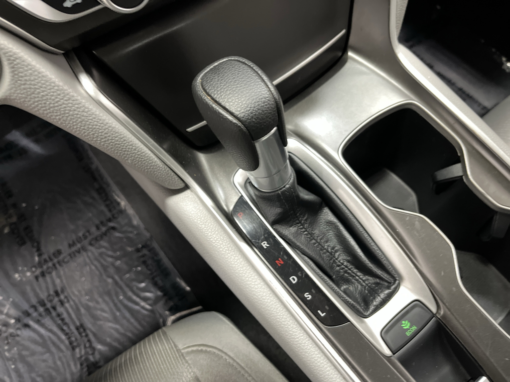 2019 Honda Accord LX 1.5T Image 25 of 34