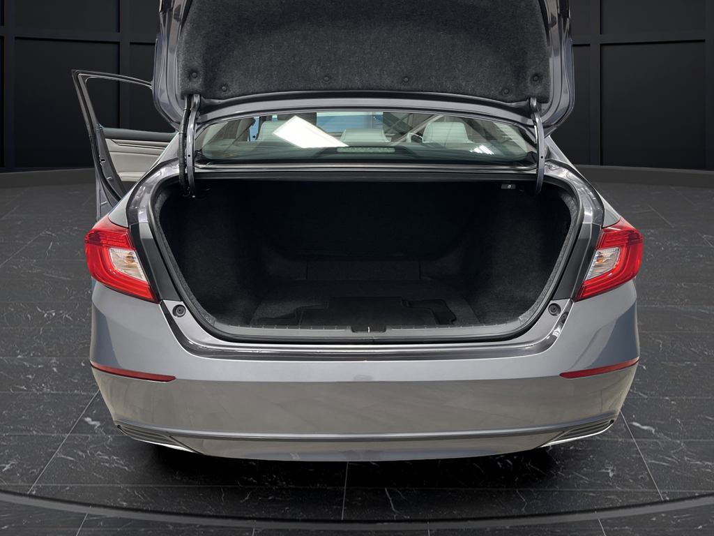 2019 Honda Accord LX 1.5T Image 11 of 34