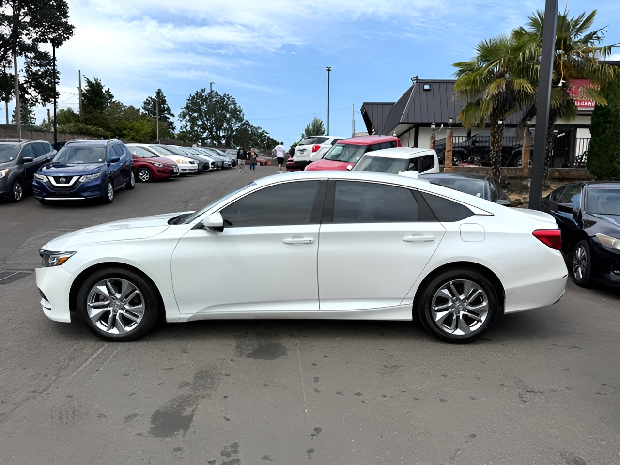 Vehicle image 33 of 34