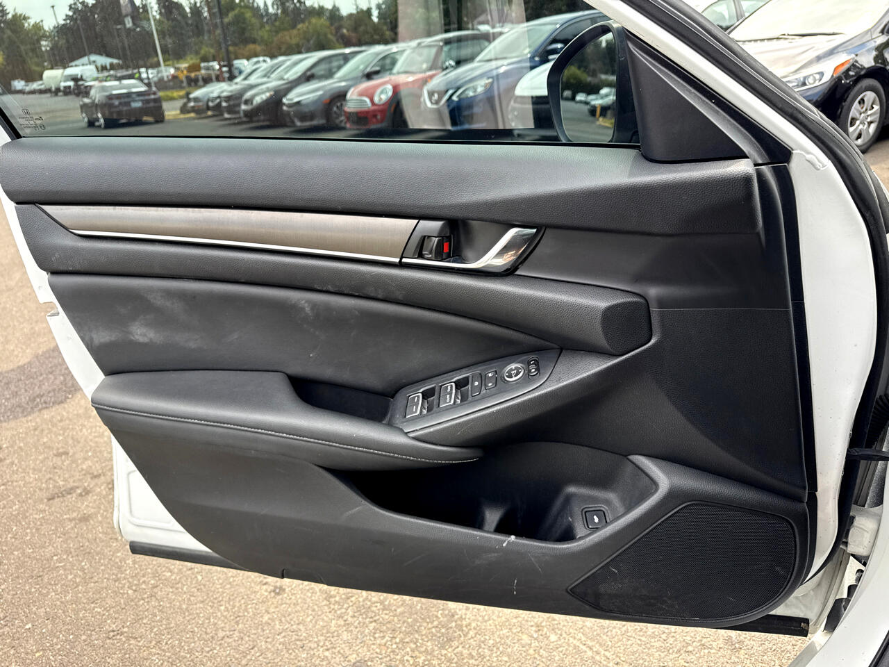 Vehicle image 20 of 34