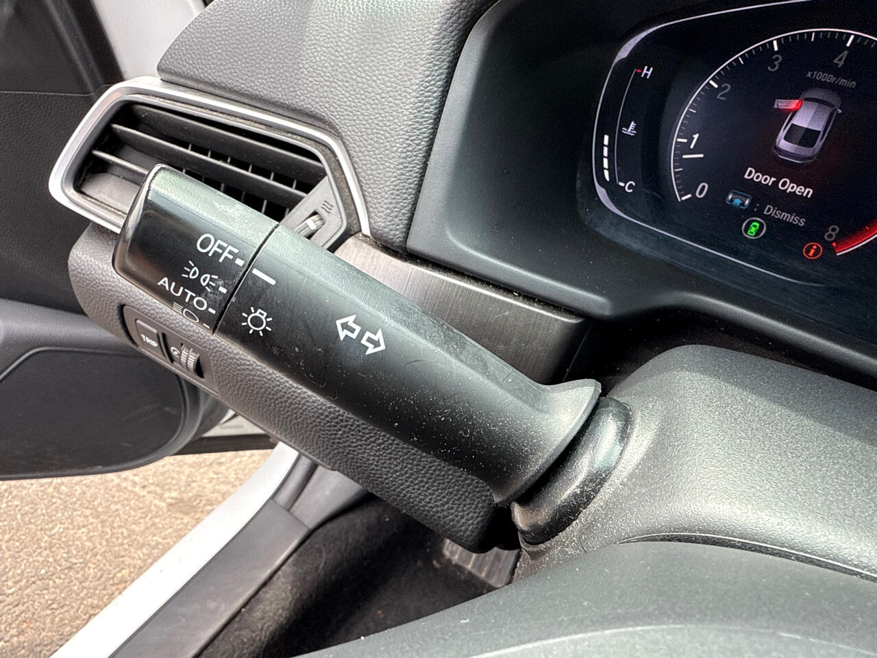 Vehicle image 22 of 34