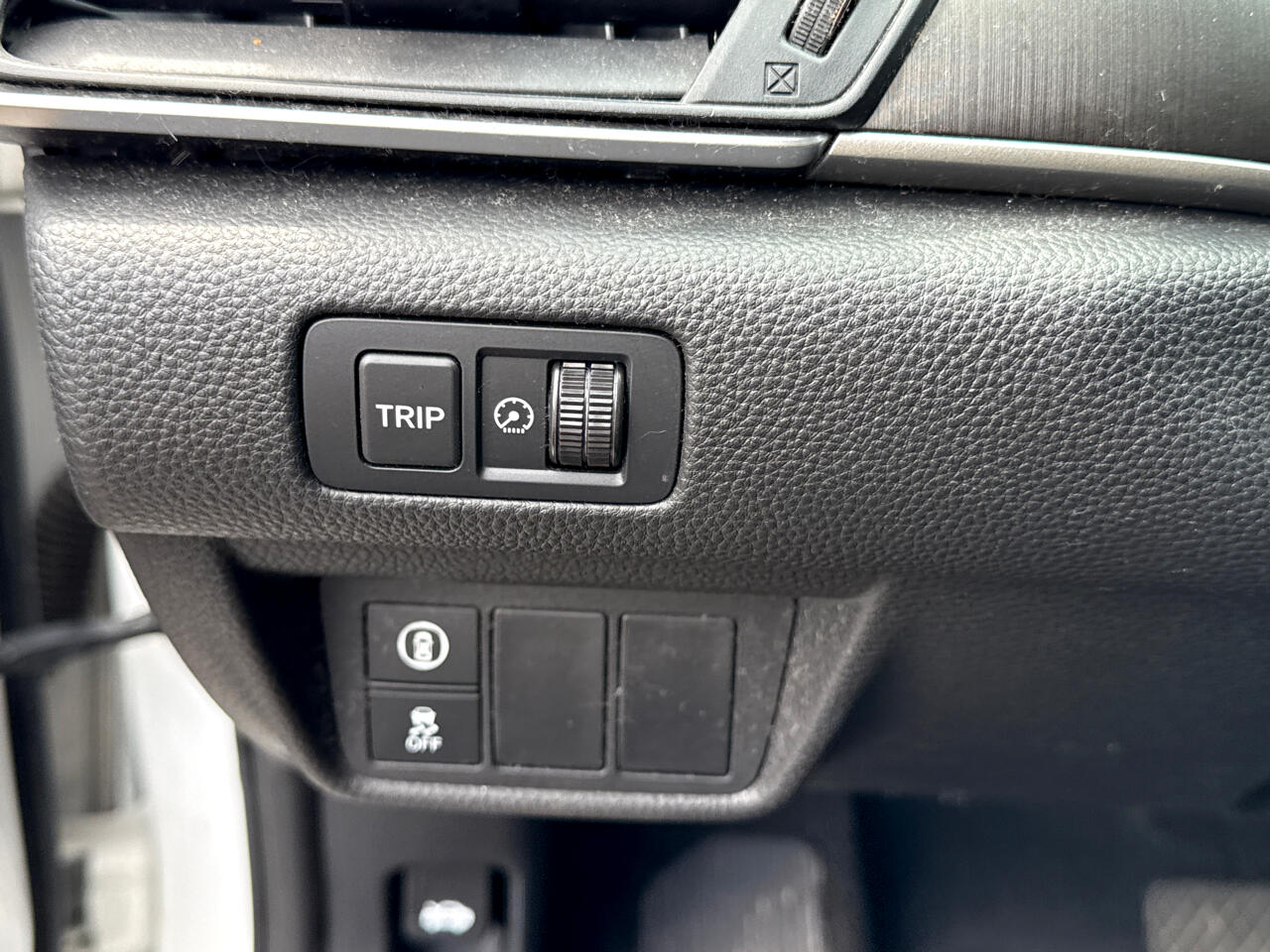 Vehicle image 21 of 34
