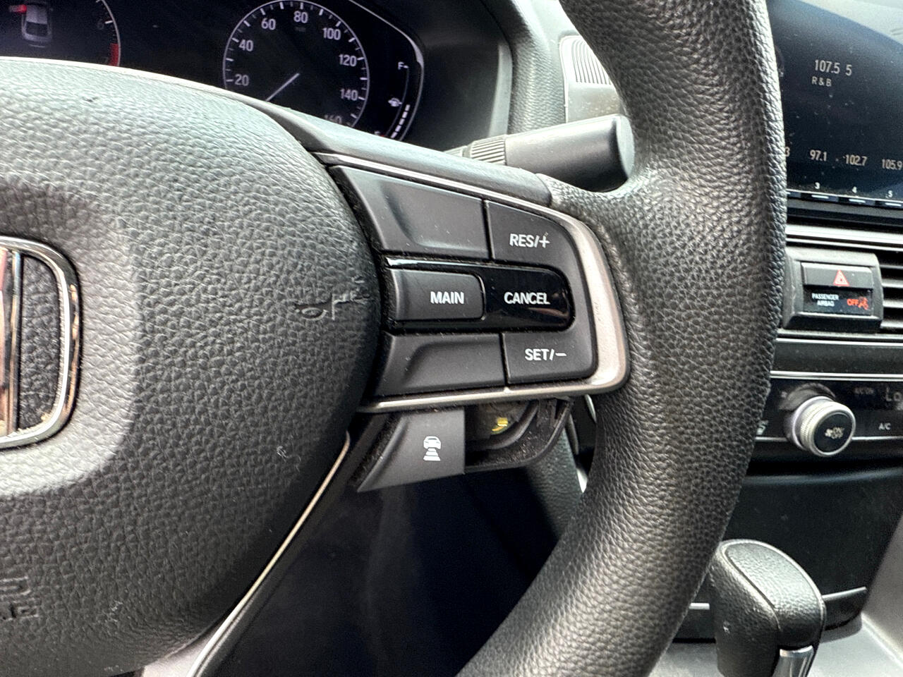 Vehicle image 15 of 34