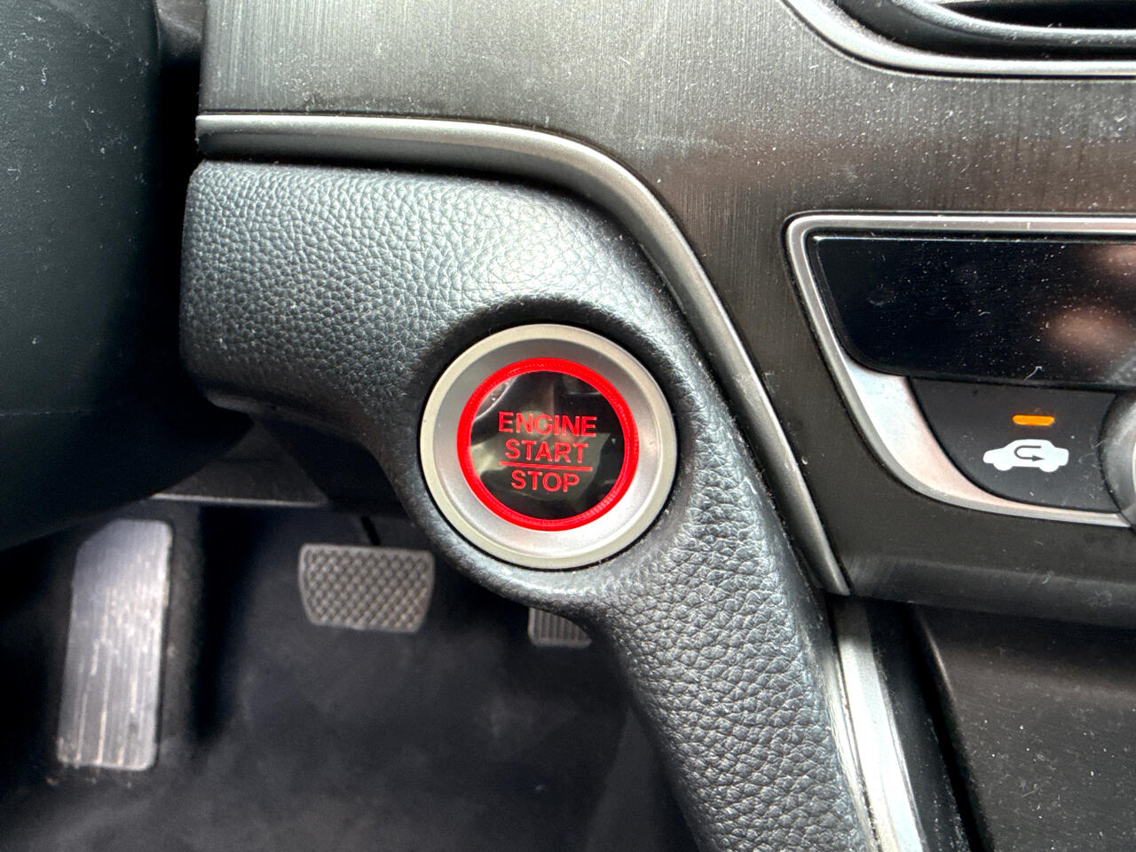 Vehicle image 23 of 34