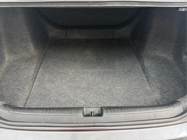 2019 Honda Accord LX 1.5T Image 11 of 38