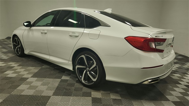 Vehicle image 6 of 24
