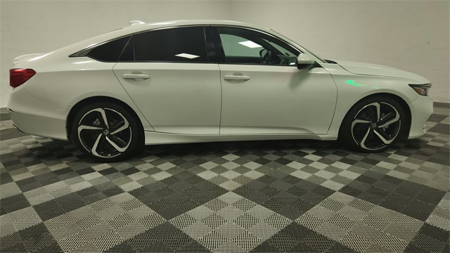 Vehicle image 4 of 24