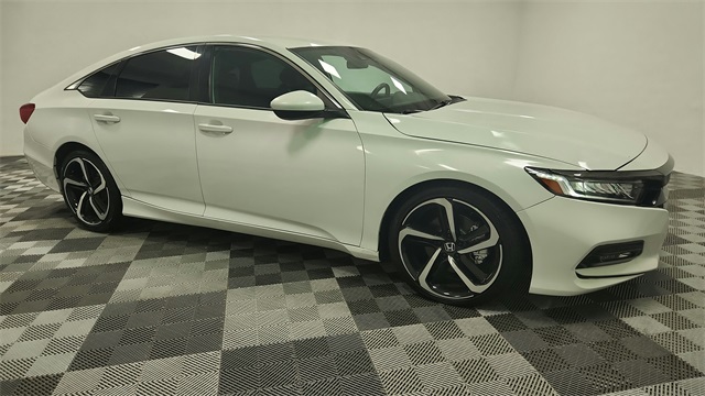 Vehicle image 3 of 24