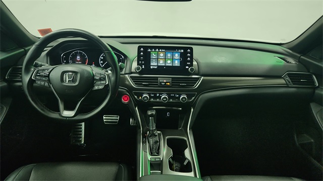 Vehicle image 17 of 24