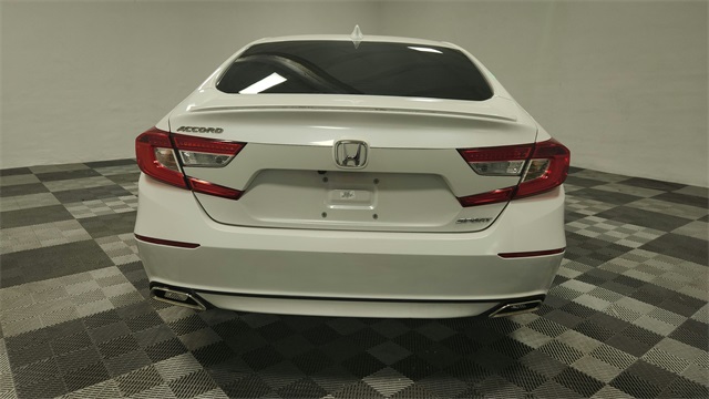 Vehicle image 9 of 24