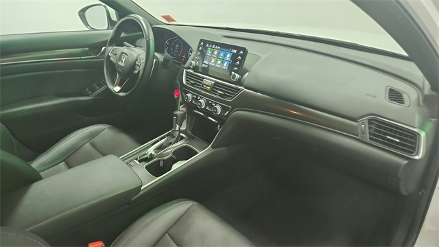 Vehicle image 21 of 24