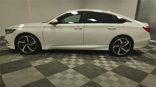 Vehicle image 7 of 24