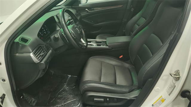 Vehicle image 15 of 24