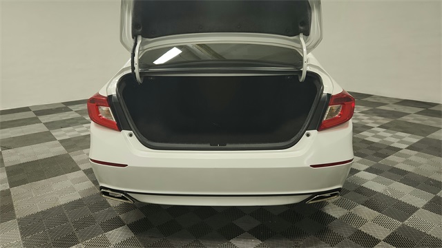 Vehicle image 20 of 24