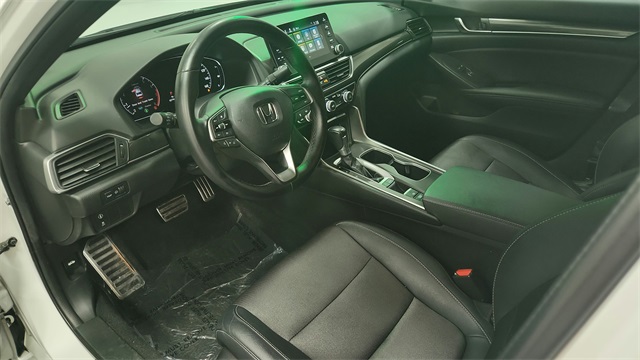 Vehicle image 14 of 24