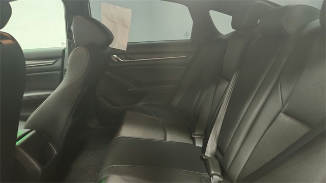 Vehicle image 19 of 24