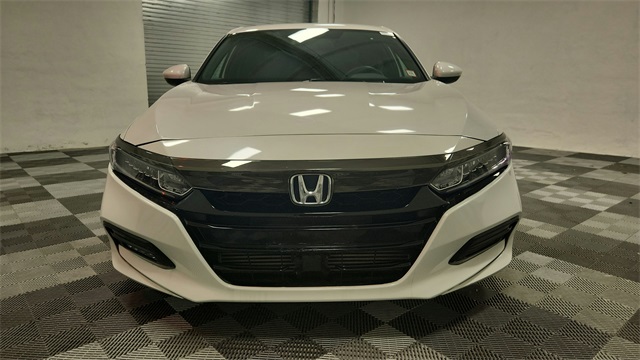 Vehicle image 8 of 24