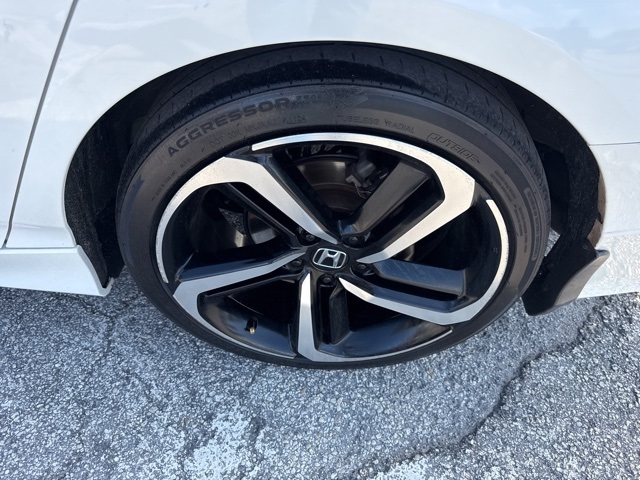 Vehicle image 9 of 36