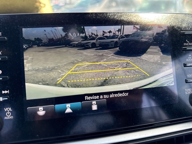 Vehicle image 23 of 36