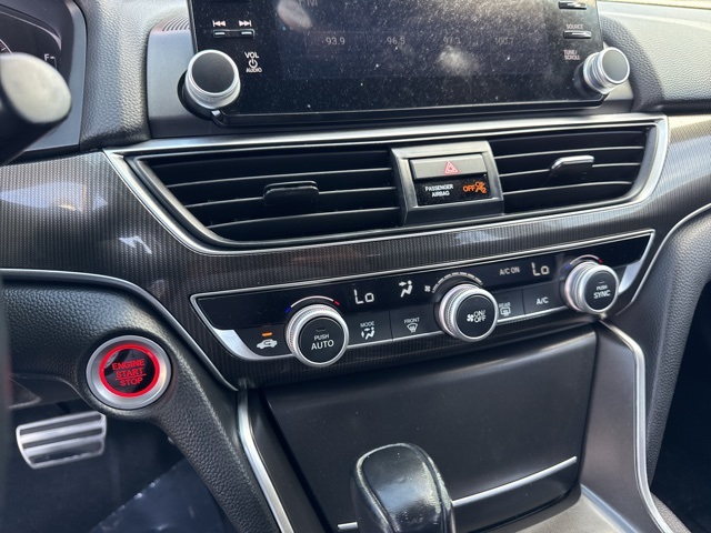 Vehicle image 26 of 36