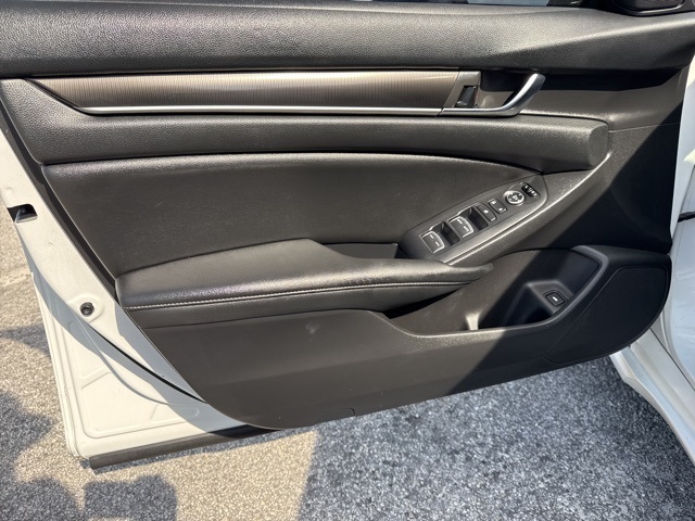 Vehicle image 29 of 36