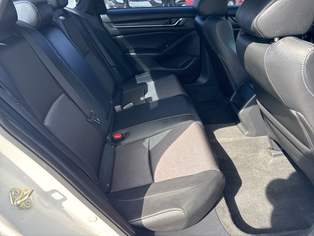 Vehicle image 14 of 36