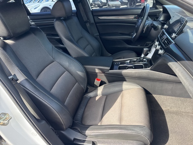 Vehicle image 11 of 36