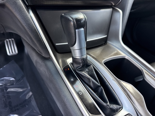 Vehicle image 27 of 36