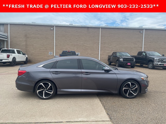 Vehicle image 4 of 22