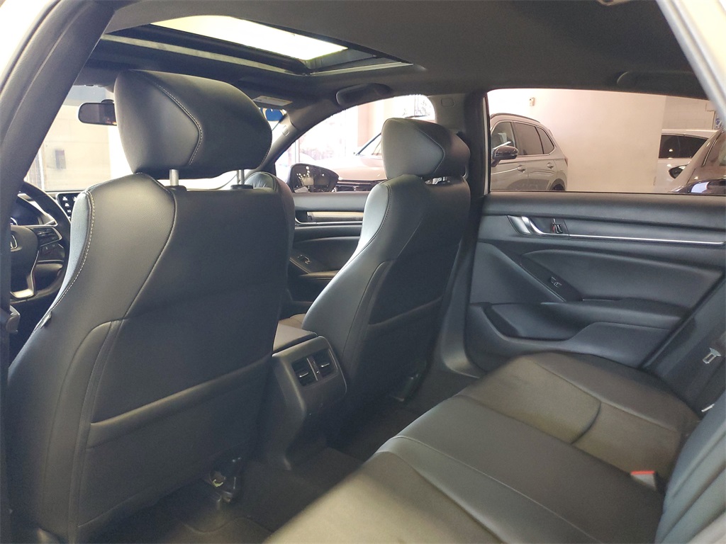 2019 Honda Accord Sport 2.0T Image 10 of 38
