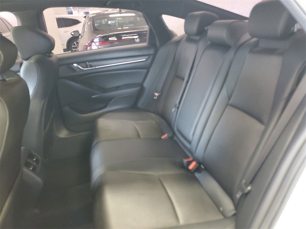 2019 Honda Accord Sport 2.0T Image 7 of 38