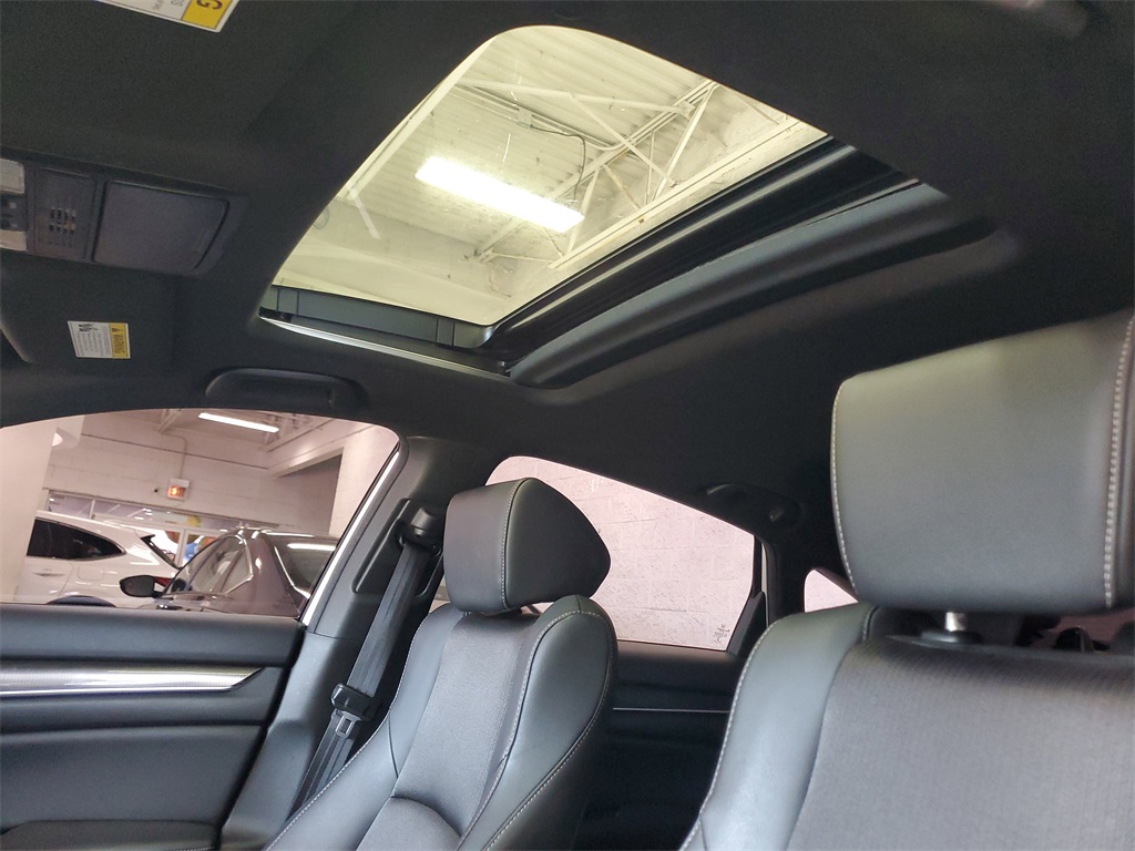 2019 Honda Accord Sport 2.0T Image 12 of 38