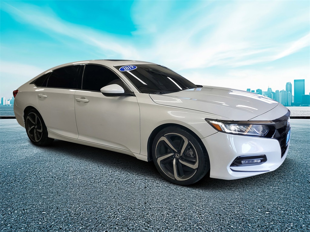 2019 Honda Accord Sport 2.0T Image 2 of 38