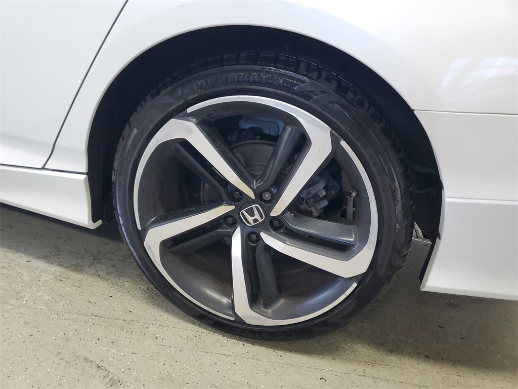 2019 Honda Accord Sport 2.0T Image 5 of 38