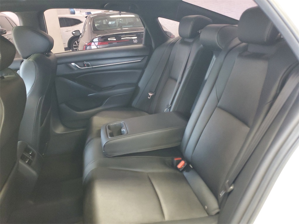 2019 Honda Accord Sport 2.0T Image 9 of 38