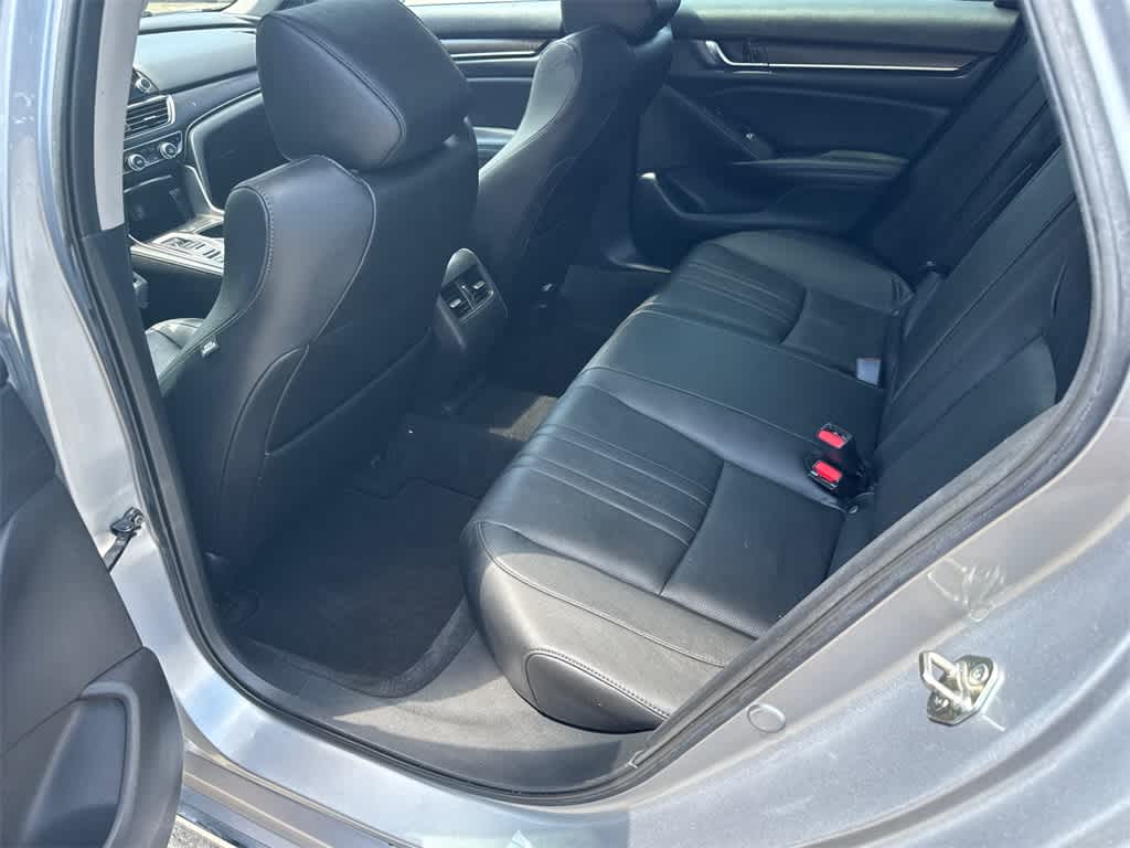 2019 Honda Accord Touring 2.0T Image 11 of 33