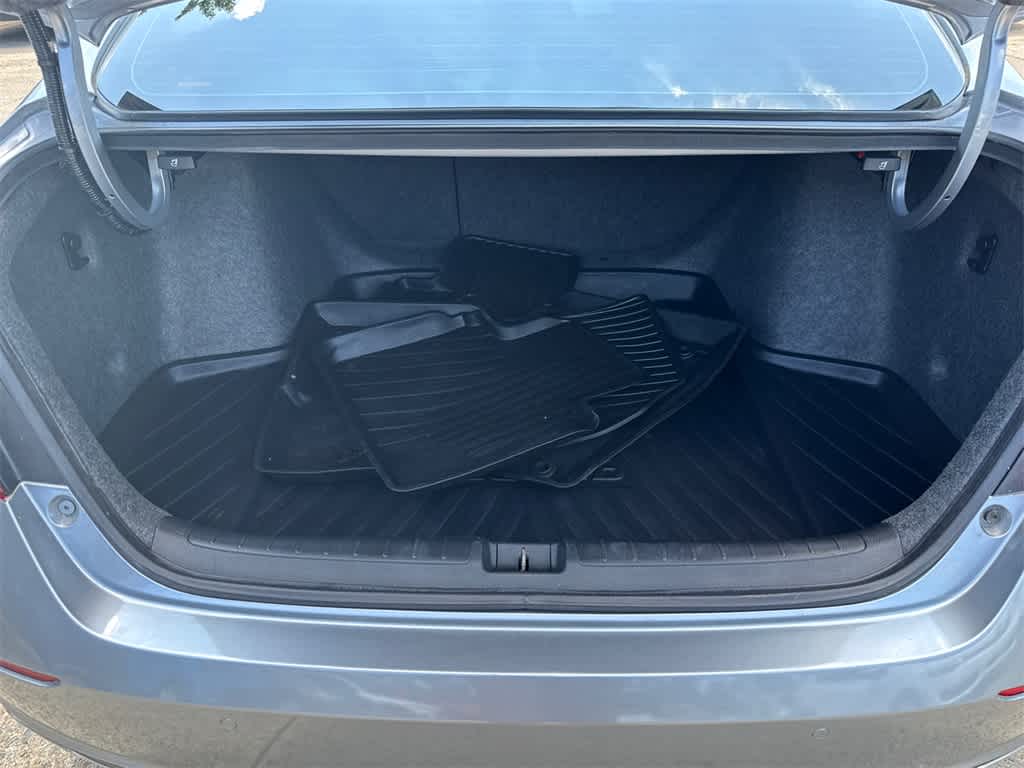 2019 Honda Accord Touring 2.0T Image 9 of 33