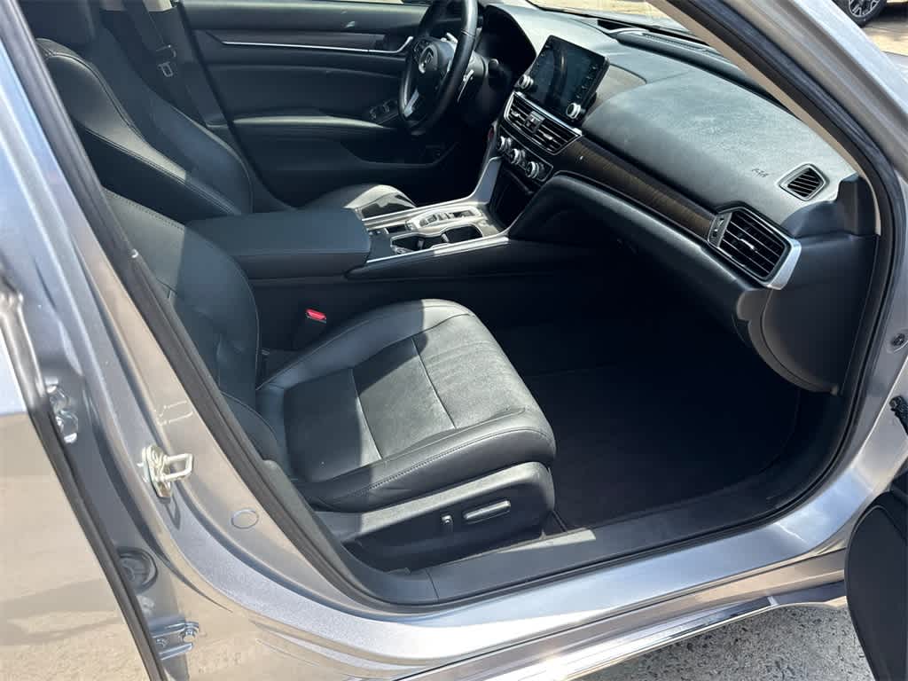 2019 Honda Accord Touring 2.0T Image 31 of 33