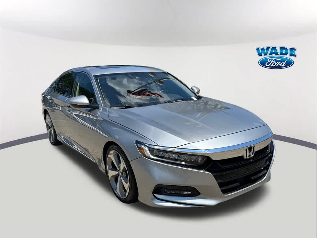 2019 Honda Accord Touring 2.0T Image 3 of 33